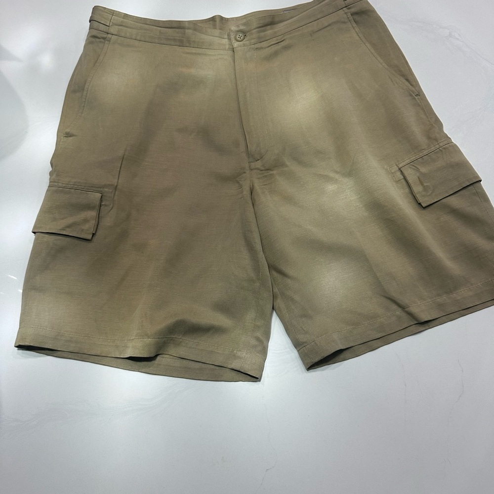 Claiborne‎ Tan Cargo Shorts with Classic Design